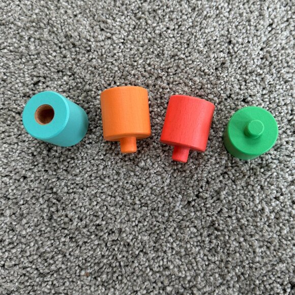 LOVEVERY pegboard and all 12 pegs from the Adventurer play kit 16 mo + - Picture 3 of 6